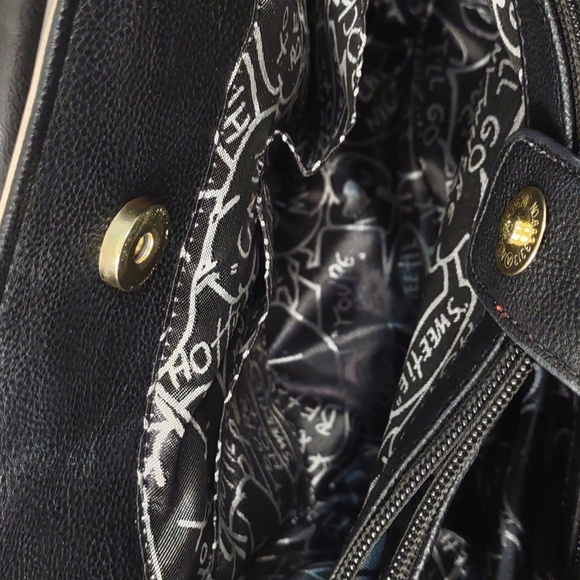 PRE USED BETSEY JOHNSON CREAM AND BLACK BOW TIE LIP STICK QUILTED SATCHEL - Picture 8 of 14